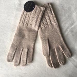 100% cashmere gloves with cable detail
